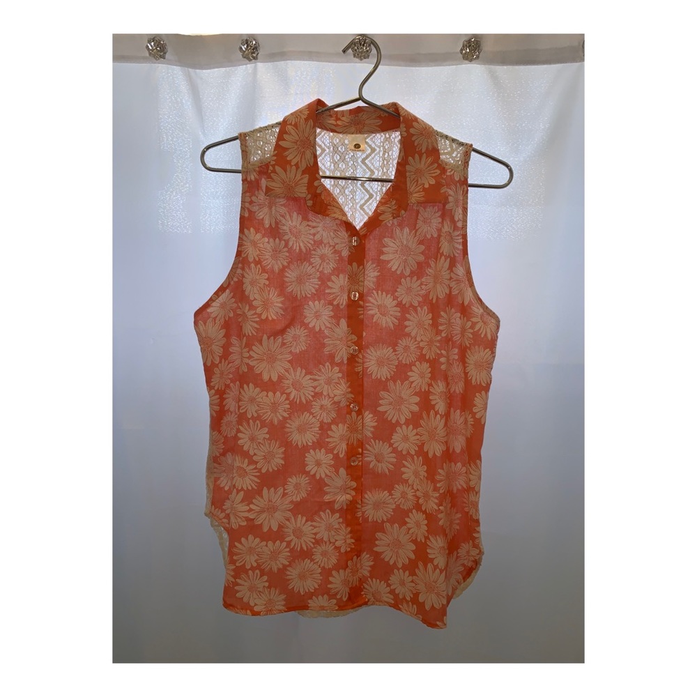 Sleeveless bottom top